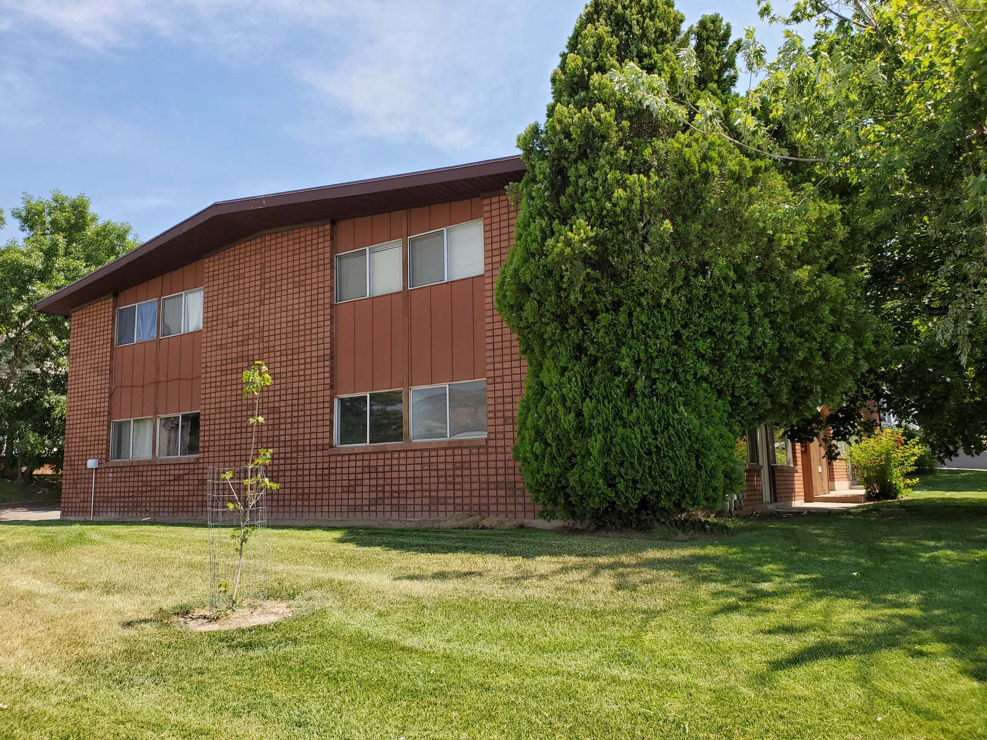 3704 Grant Ave. - 3702