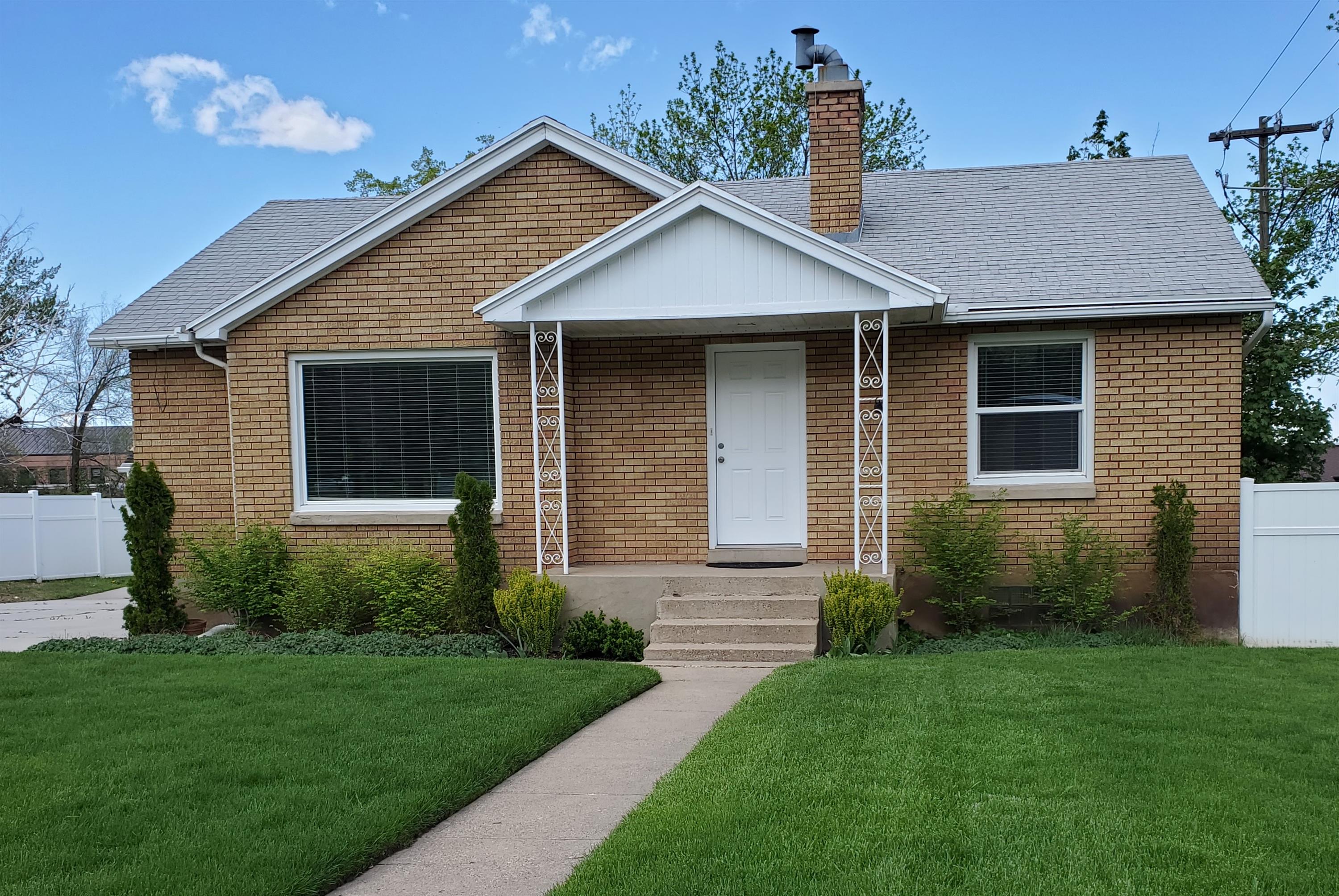3577 Iowa Avenue - Up